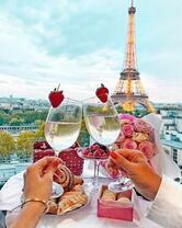 Без бренда «Свидание на фоне Эйфелевой башки» в Волжском