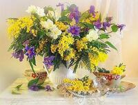 Без бренда «Букет из мимозы и колокольчиков в вазе» в Волжском